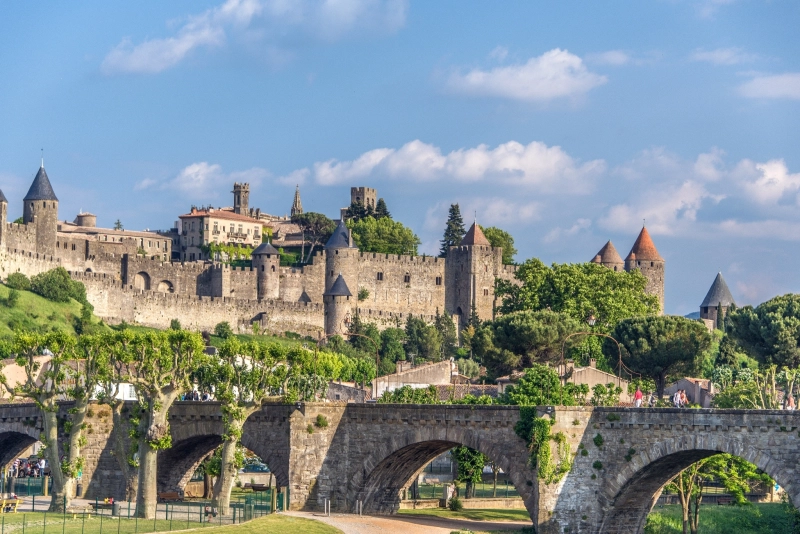 AIRPORT TRANSFERS  à Carcassonne par Quadriges : Votre Voyage Débute en Toute Sérénité